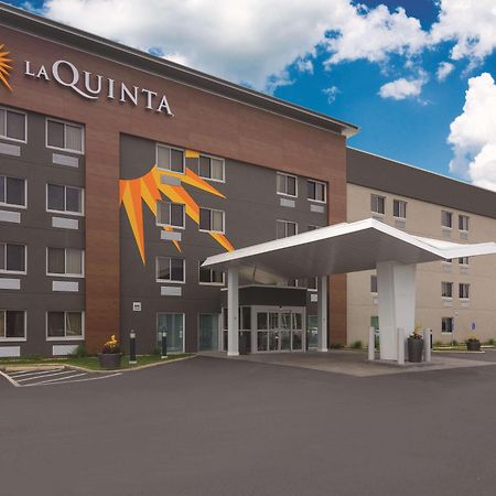 La Quinta By Wyndham Cleveland - Airport North Hotel Exterior photo