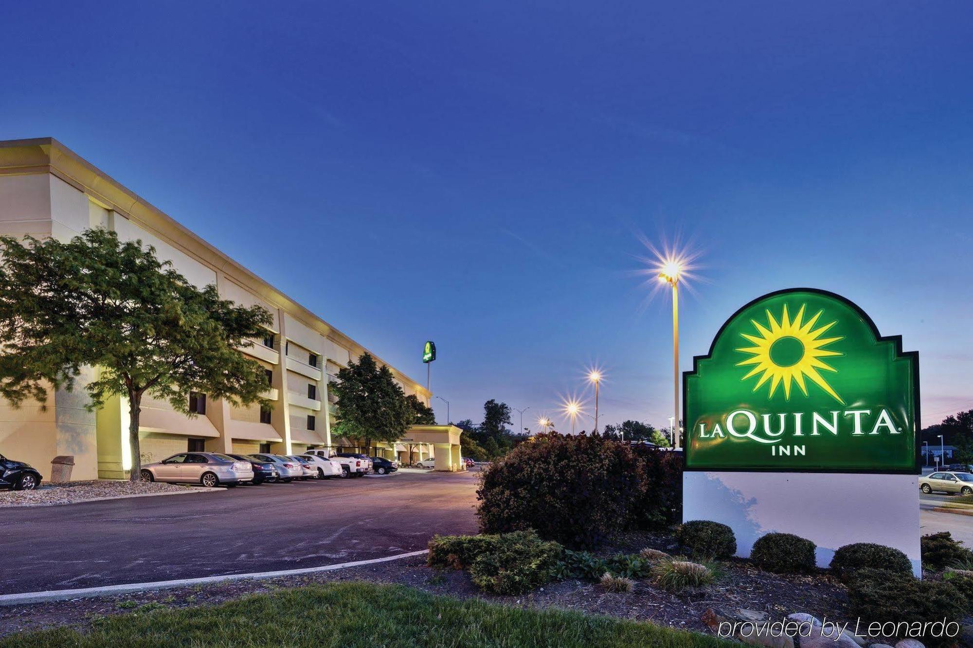 La Quinta By Wyndham Cleveland - Airport North Hotel Exterior photo